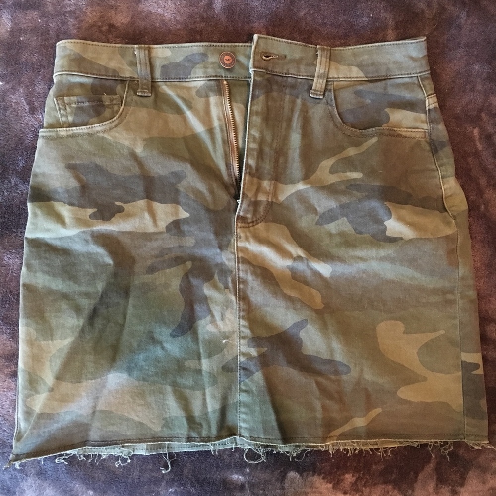 ultra high rise hollister camo skirt